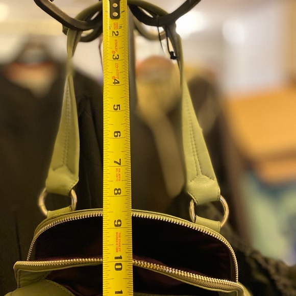 B. Makowsky phenomenal purse, plethora of pockets, butter leather, gold hardware - Picture 6 of 13